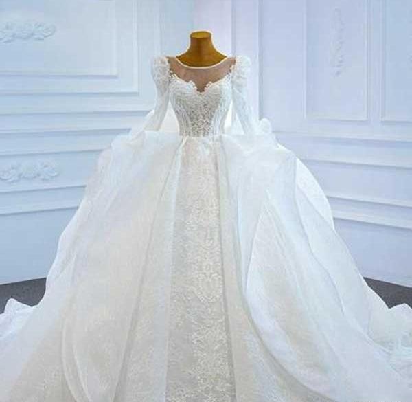 عکس لباس عروس ساده دنباله دار