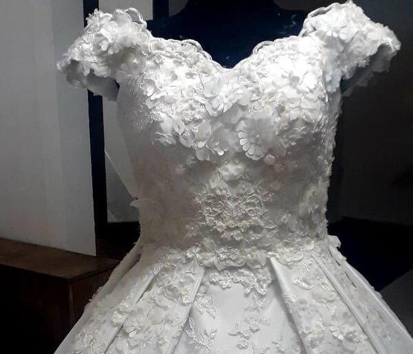 عکس لباس عروس بلند دنباله دار