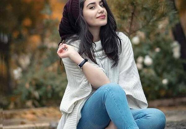 ژست عکس گرفتن لاتی دخترونه