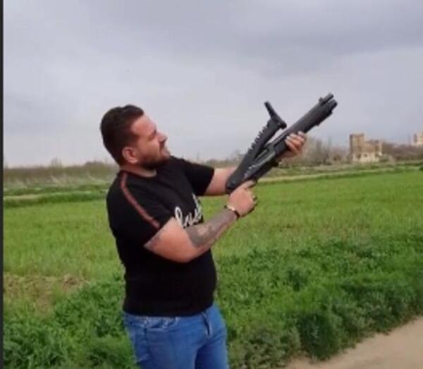 عکس لاتی با تفنگ