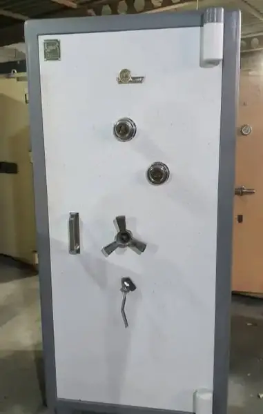 عکس گاو صندوق بانک