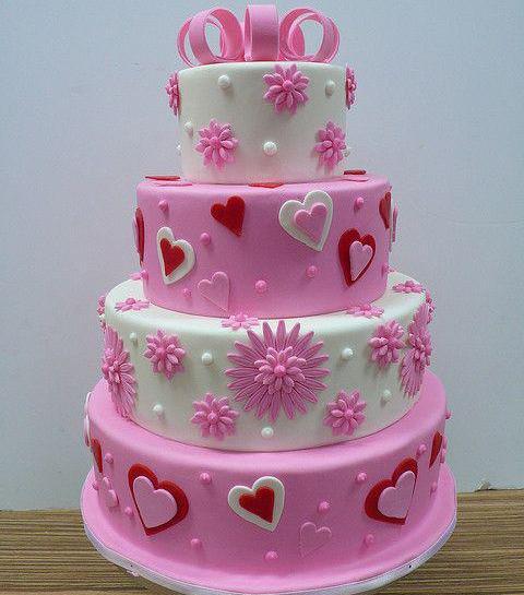عکس کیک صورتی بچه گانه