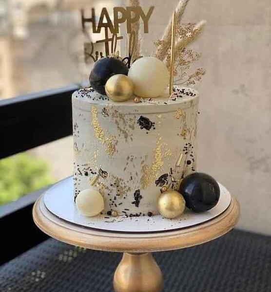 عکس کیک طلایی و نقره ای
