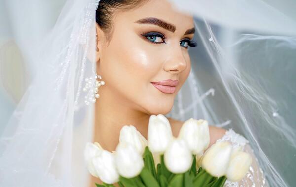 عکس گل لاله سفید عروس