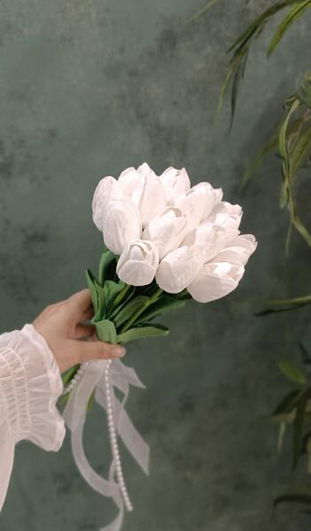 عکس گل لاله سفید عروس