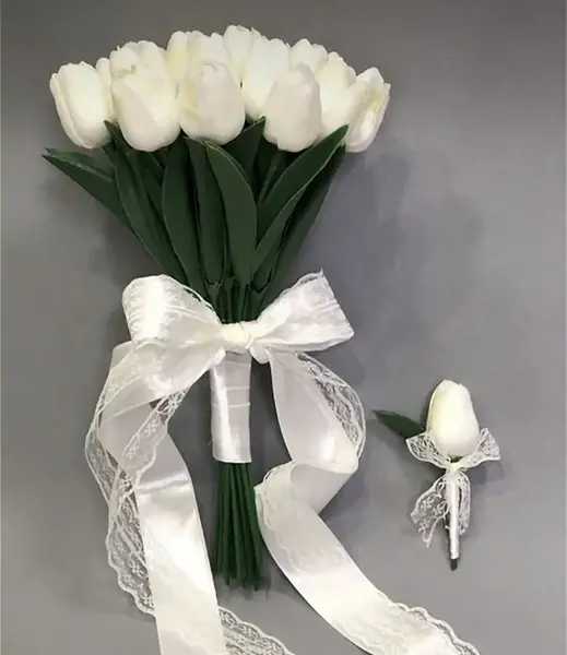 عکس گل لاله سفید عروس