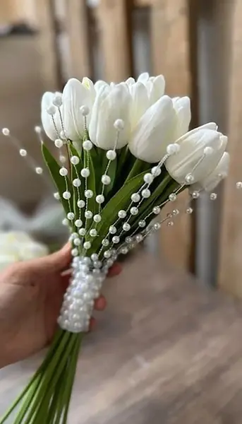 عکس گل لاله سفید عروس