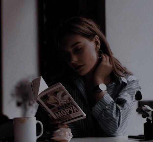عکس کتاب خواندن فیک
