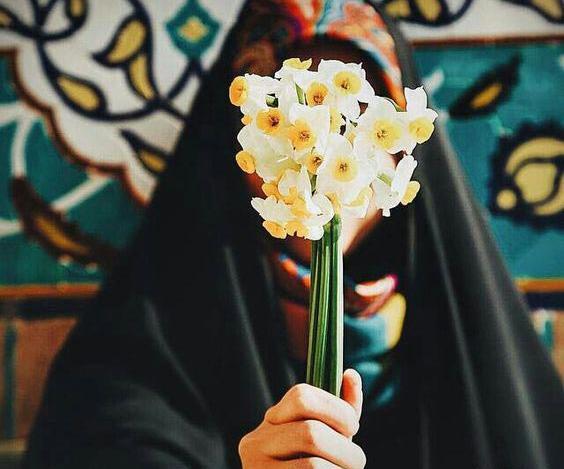 عکس پروفایل دختر چادری با گل نرگس