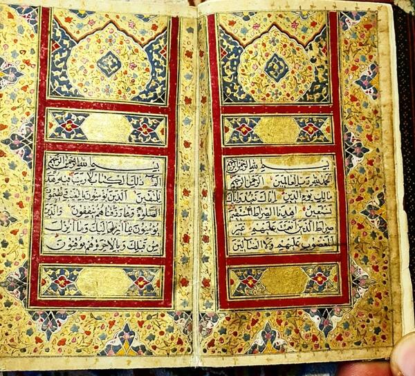 عکس کتاب خطی قدیمی