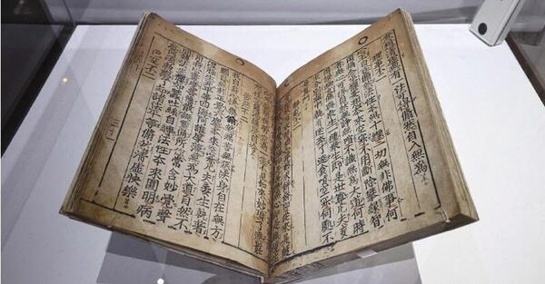 عکس کتاب های قدیمی