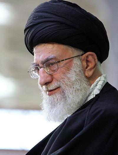 عکس خامنه ای در حال گریه