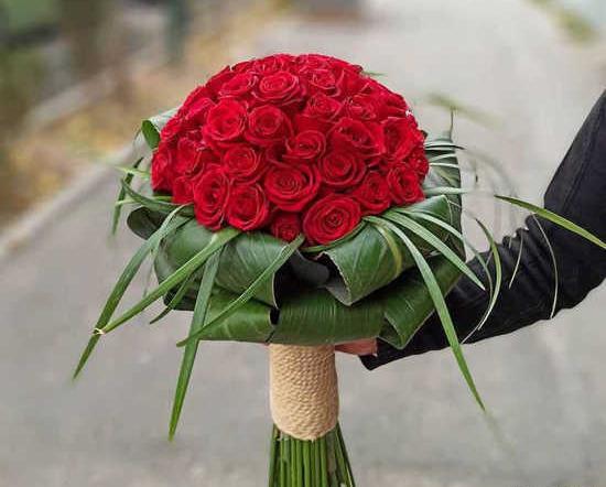 عکس گل رز قرمز و شمع