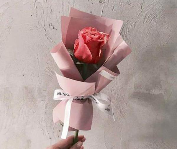 عکس تزیین گل رز تک شاخه