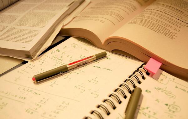 عکس پروفایل کتاب و دفتر