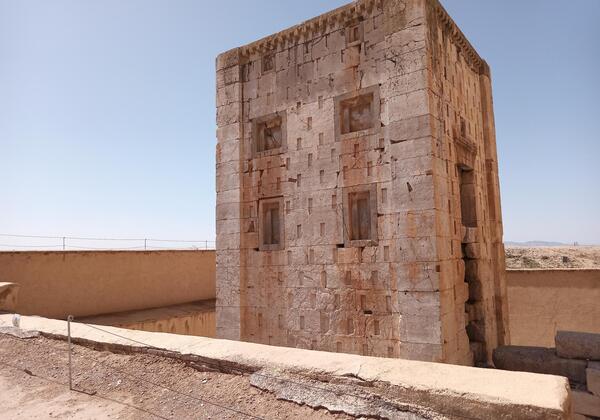 دانلود عکس کعبه زرتشت