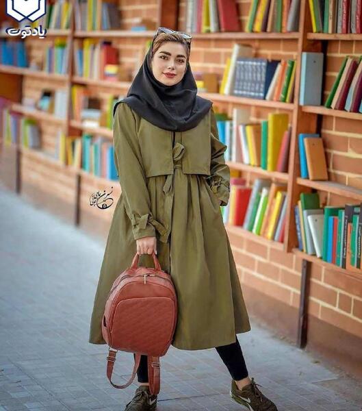 ژست عکس گرفتن کتاب