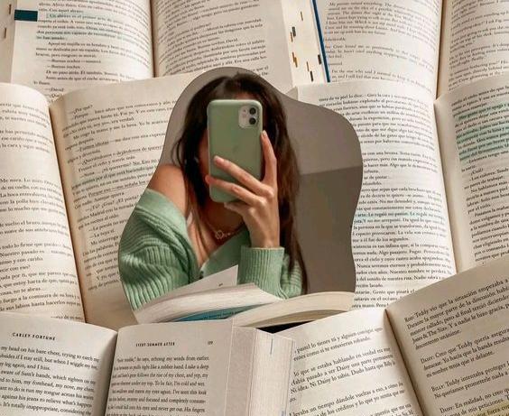 ژست عکس گرفتن با کتاب