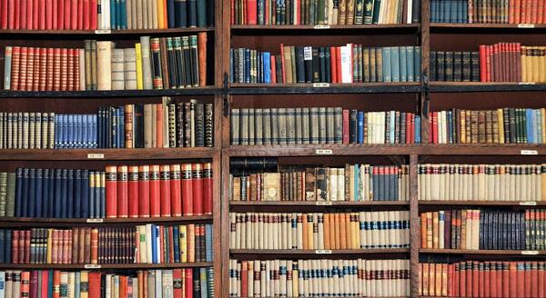 عکس کتابخانه خالی