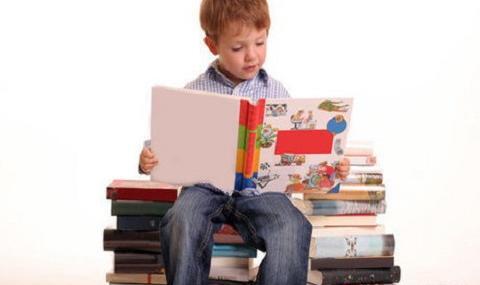 عکس کتاب خواندن پسرانه