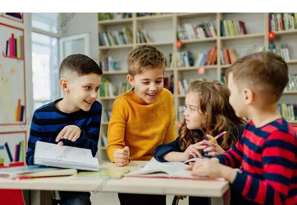 عکس کتاب خواندن پسرانه