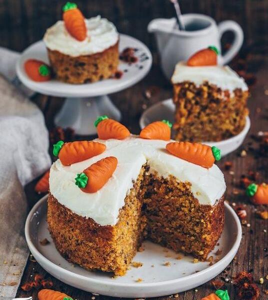 عکس کیک هویج با گردو و دارچین