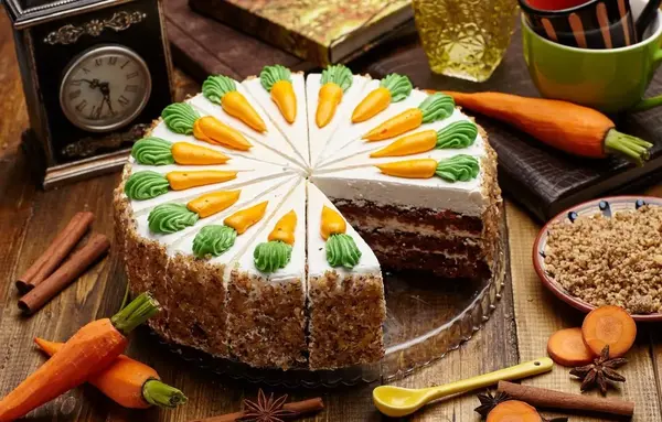 عکس کیک هویج با گردو و دارچین