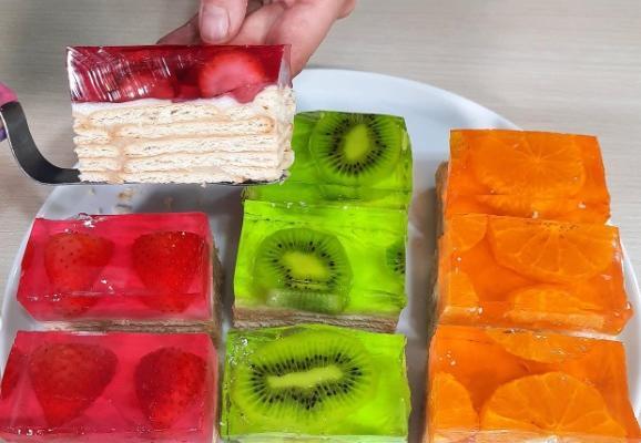 عکس کیک یخچالی با بیسکویت