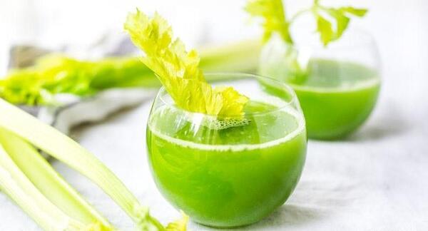 عکس از آب کرفس