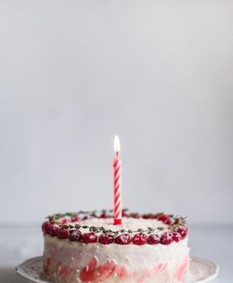 عکس کیک تولد گوشی آیفون