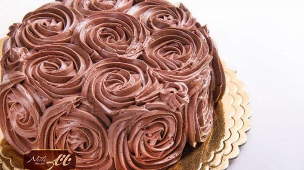 عکس کیک با تزیین گل رز خامه ای