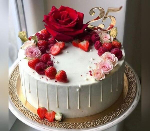عکس کیک با تزیین گل رز خامه ای