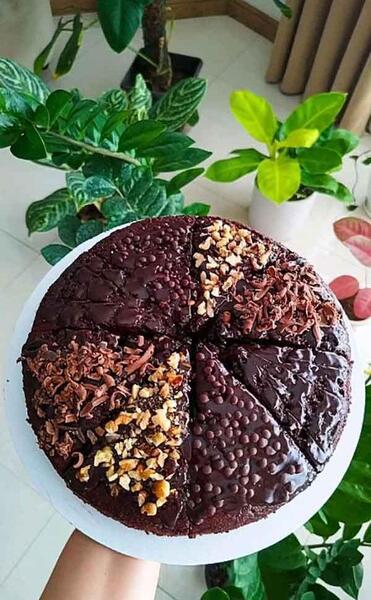 عکس از کیک خیس شکلاتی