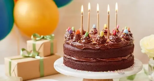 عکس تزیین کیک شکلاتی ساده