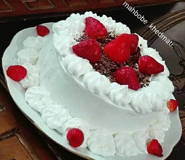 عکس کیک تولد با توت فرنگی