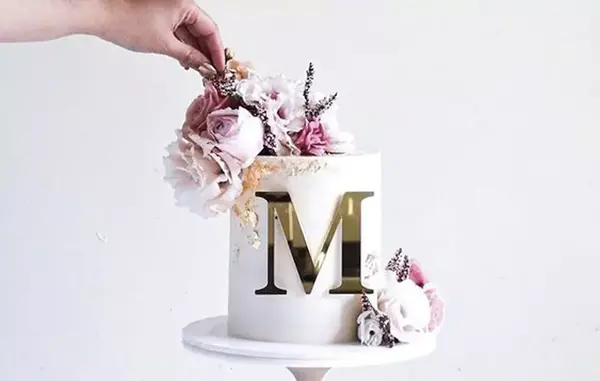 عکس کیک تولد با حروف انگلیسی