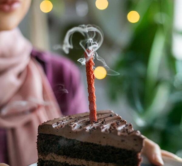 عکس کیک تولد با شمع ۳۲ سالگی