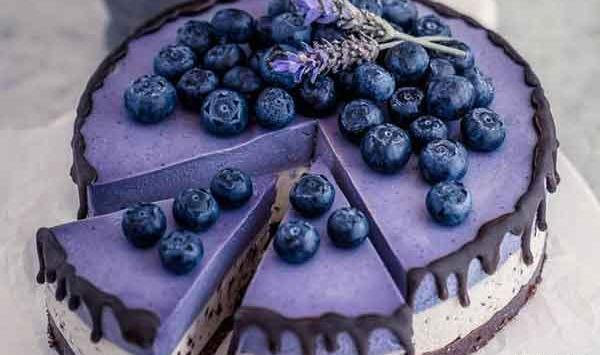 عکس کیک تولد با تزیین ژله بریلو
