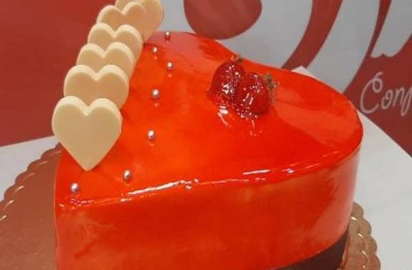 عکس کیک تولد با تزیین ژله بریلو