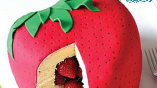 عکس کیک تولد به شکل توت فرنگی