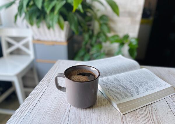 عکس کتاب قهوه ای