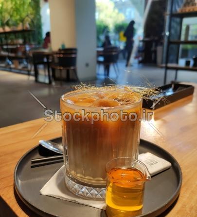 عکس کافی شاپ قهوه ای