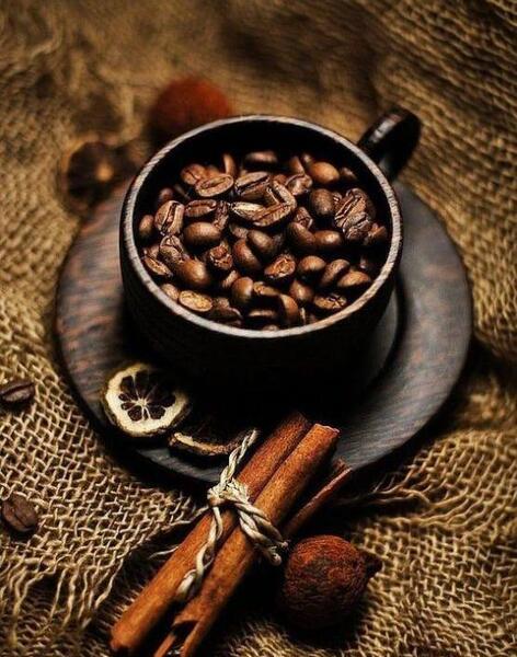 عکس کافی شاپ قهوه ای