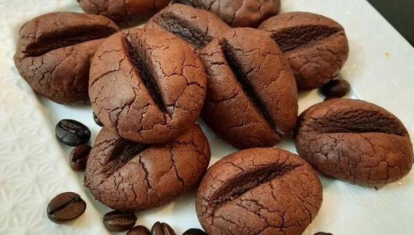 عکس شیرینی قهوه ای
