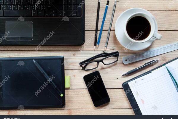 عکس قهوه روی میزکار