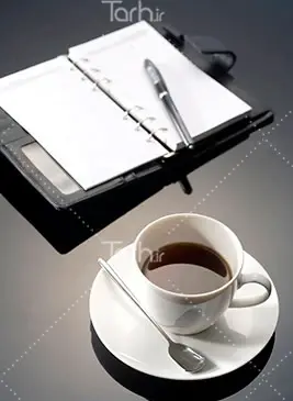 عکس قهوه روی میزکار