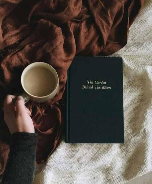 عکس پروفایل کتاب با قهوه