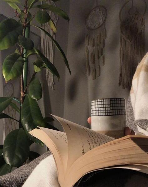 عکس پروفایل کتاب با قهوه