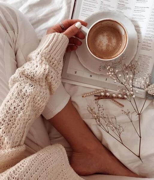 عکس پروفایل کتاب با قهوه