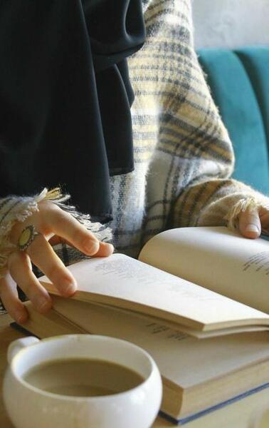 عکس پروفایل کتاب با قهوه